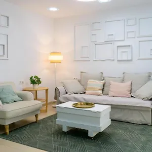 https://apartment-caleta-beach-malaga.1costadelsol.com